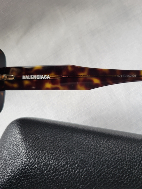 Balenciaga Women\'s Tortoise Square Sunglasses - Brown Gradient Lenses Unisex main image 4